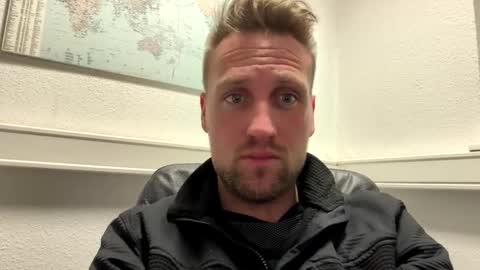 lovefuesse online show from February 4, 2026, 6:25 pm