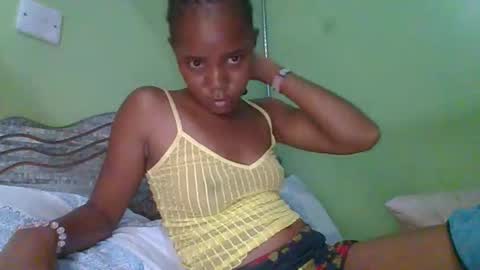 lovegal335 online show from December 18, 2025, 9:32 pm