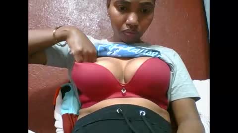 Snapshot of loveinlife750427 chatting on September 19, 2025, 5:53 am loveinlife750427 online show from September 19, 2025, 5:53 am