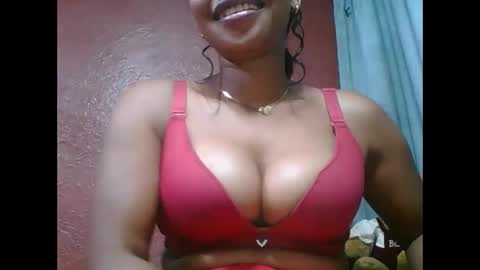 Snapshot of loveinlife750427 chatting on October 18, 2025, 5:32 am loveinlife750427 online show from October 18, 2025, 5:32 am