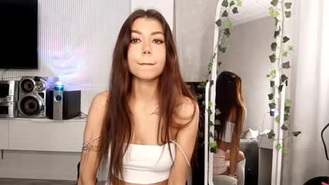 Snapshot of lovekellan chatting on February 17, 2026, 11:18 am Flora online show from February 17, 2026, 11:18 am