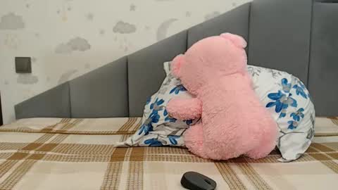 lovellykitty online show from December 22, 2025, 7:38 am