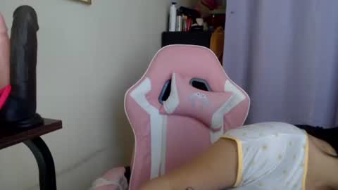 lovely_leah23 online show from November 29, 2025, 3:42 am