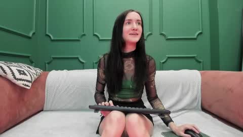 lovely_lo online show from May 27, 2026, 1:41 pm