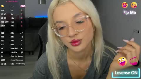 lovelybianca_ online show from November 7, 2025, 11:05 pm