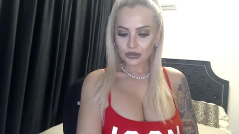 Snapshot of lovelyblondyxxx chatting on December 9, 2024, 12:12 am PrAllinXXXa online show from December 9, 2024, 12:12 am