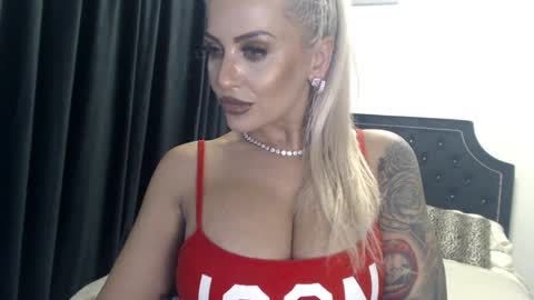 Snapshot of lovelyblondyxxx chatting on December 9, 2024, 3:18 am PrAllinXXXa online show from December 9, 2024, 3:18 am