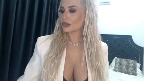 Snapshot of lovelyblondyxxx chatting on December 12, 2024, 11:03 pm PrAllinXXXa online show from December 12, 2024, 11:03 pm