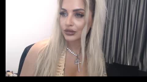 Snapshot of lovelyblondyxxx chatting on February 13, 2025, 1:29 am PrAllinXXXa online show from February 13, 2025, 1:29 am