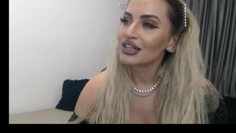 Snapshot of lovelyblondyxxx chatting on February 27, 2025, 2:21 am PrAllinXXXa online show from February 27, 2025, 2:21 am