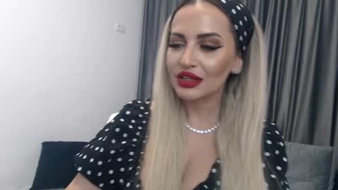 Snapshot of lovelyblondyxxx chatting on March 8, 2025, 12:33 am PrAllinXXXa online show from March 8, 2025, 12:33 am