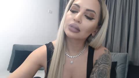 Snapshot of lovelyblondyxxx chatting on March 11, 2025, 10:42 pm PrAllinXXXa online show from March 11, 2025, 10:42 pm