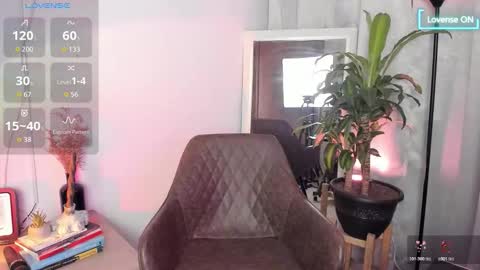 Snapshot of lovelygirl45 chatting on October 30, 2025, 2:13 am Valerie online show from October 30, 2025, 2:13 am