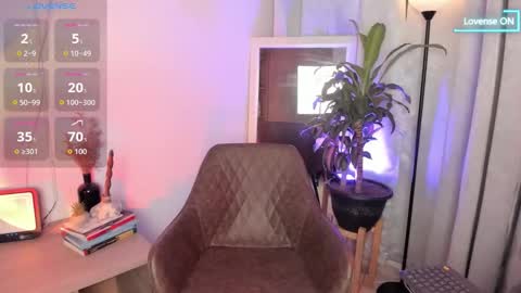 Snapshot of lovelygirl45 chatting on November 27, 2025, 3:19 am Valerie online show from November 27, 2025, 3:19 am