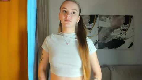 lovelygracee online show from October 22, 2025, 2:06 pm