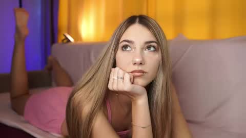 lovelygracee online show from April 12, 2026, 2:33 pm