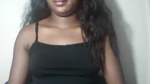 lovelylarra online show from March 29, 2026, 8:53 pm