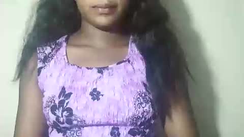 lovelylarra online show from March 31, 2026, 9:32 am