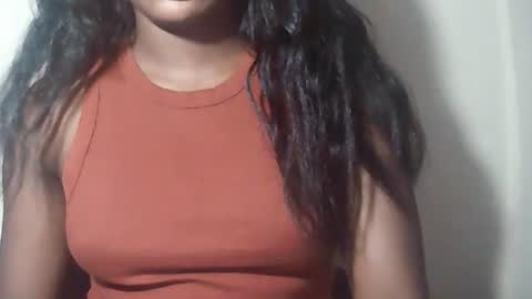 lovelylarra online show from April 5, 2026, 10:23 am