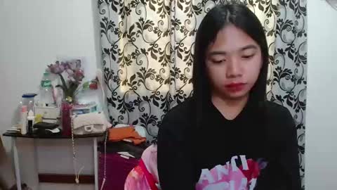 Snapshot of lovelypetitebigcock chatting on January 12, 2026, 5:23 am lovelypetitebigcock online show from January 12, 2026, 5:23 am