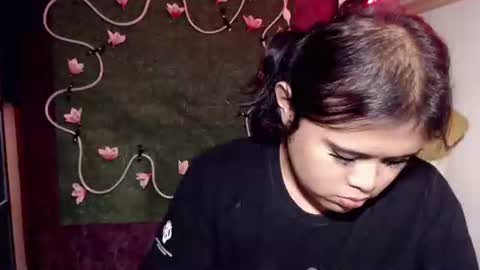 lovely online show from November 13, 2025, 4:39 pm