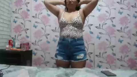 Snapshot of lovelyquey chatting on December 6, 2024, 8:40 pm Angelquey online show from December 6, 2024, 8:40 pm