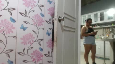 Snapshot of lovelyquey chatting on February 18, 2025, 2:38 am Angelquey online show from February 18, 2025, 2:38 am