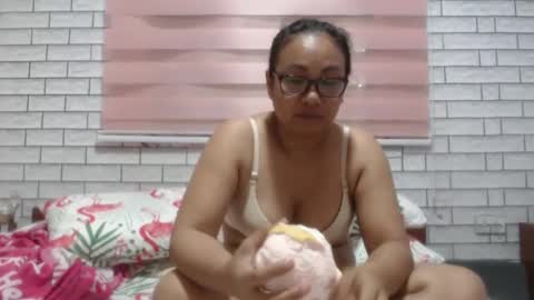 Snapshot of lovelyquey chatting on March 8, 2025, 10:43 am Angelquey online show from March 8, 2025, 10:43 am