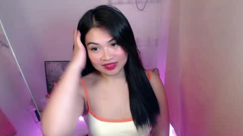 Snapshot of lovelyrhean chatting on July 7, 2026, 7:23 am Rhean online show from July 7, 2026, 7:23 am