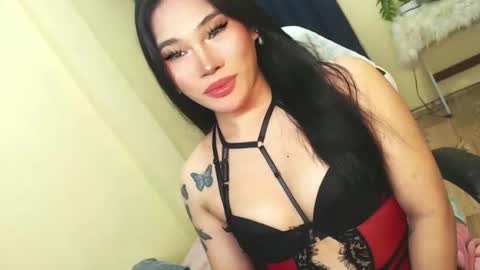 STWEET LINA online show from November 4, 2025, 7:35 pm