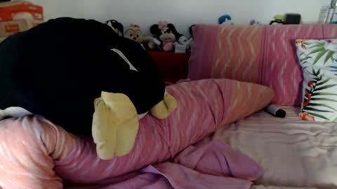 Snapshot of lovelywoman22 chatting on March 1, 2025, 5:42 am lovelywoman22 online show from March 1, 2025, 5:42 am