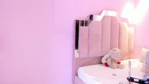 L O V E  online show from November 19, 2025, 12:05 pm