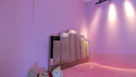 L O V E  online show from February 4, 2026, 11:49 am