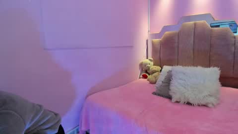 L O V E  online show from February 17, 2026, 11:18 am