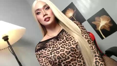 lovers moon22 online show from March 20, 2026, 1:05 pm