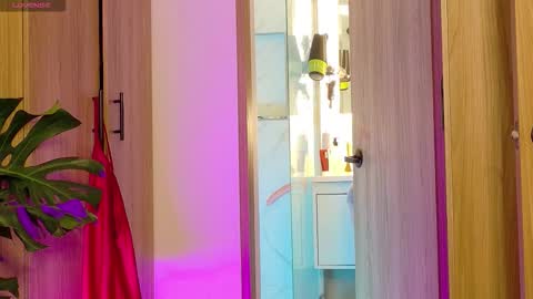 Snapshot of loveskingdom chatting on February 7, 2026, 4:33 pm LovesKingdom online show from February 7, 2026, 4:33 pm