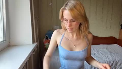 Mia online show from July 21, 2026, 3:14 pm