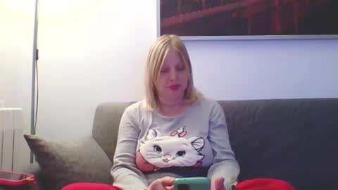 Marlyn online show from December 6, 2024, 10:52 pm