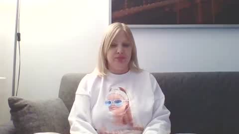 Marlyn online show from December 16, 2024, 4:38 pm