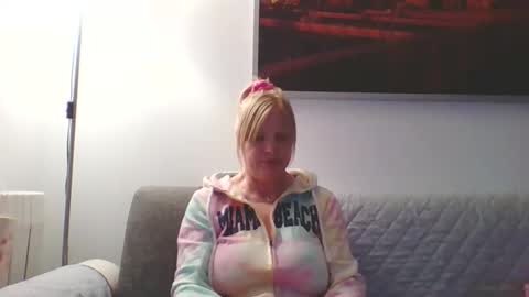 Marlyn online show from October 9, 2025, 9:02 pm