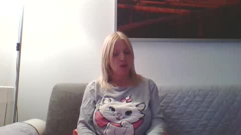 Marlyn online show from February 4, 2026, 3:51 pm