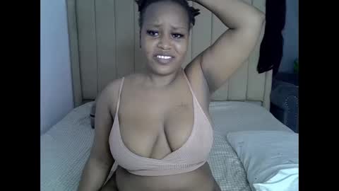Snapshot of loveydivah chatting on May 18, 2026, 9:31 pm loveydivah online show from May 18, 2026, 9:31 pm