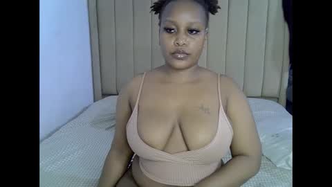 Snapshot of loveydivah chatting on May 19, 2026, 7:20 pm loveydivah online show from May 19, 2026, 7:20 pm