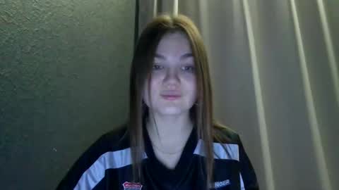 Snapshot of loviesimone chatting on December 14, 2025, 9:52 pm loviesimone online show from December 14, 2025, 9:52 pm