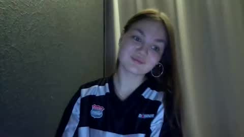 Snapshot of loviesimone chatting on December 16, 2025, 8:36 pm loviesimone online show from December 16, 2025, 8:36 pm
