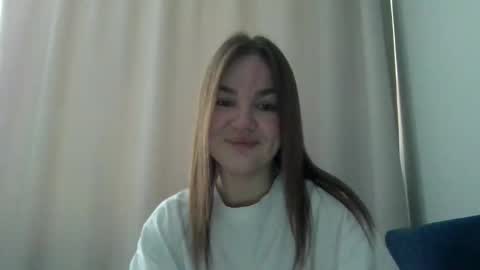Snapshot of loviesimone chatting on February 9, 2026, 9:35 am loviesimone online show from February 9, 2026, 9:35 am