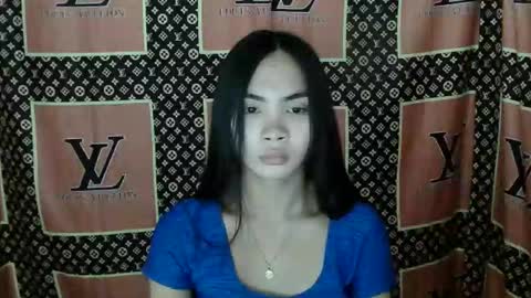 Snapshot of loving_rhean chatting on December 15, 2025, 2:43 pm loving_rhean online show from December 15, 2025, 2:43 pm