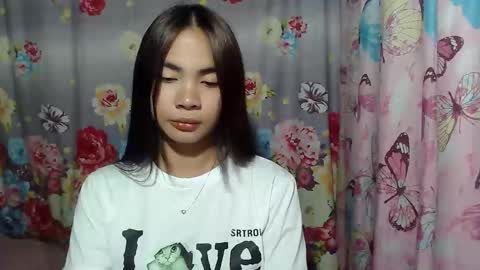 Snapshot of loving_rhean chatting on May 1, 2026, 10:42 am loving_rhean online show from May 1, 2026, 10:42 am