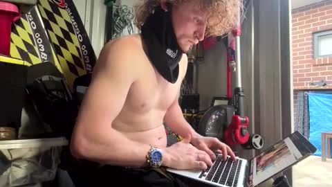 Snapshot of lowkey42011 chatting on October 21, 2025, 8:26 am lowkey42011 online show from October 21, 2025, 8:26 am