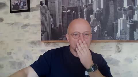 Espigle online show from April 22, 2026, 7:55 am